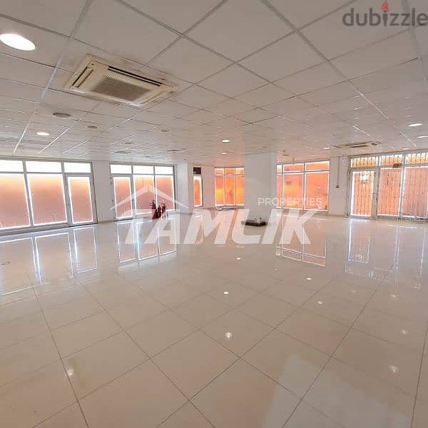 Huge Showroom for Rent in Azaiba |REF 582YB 4