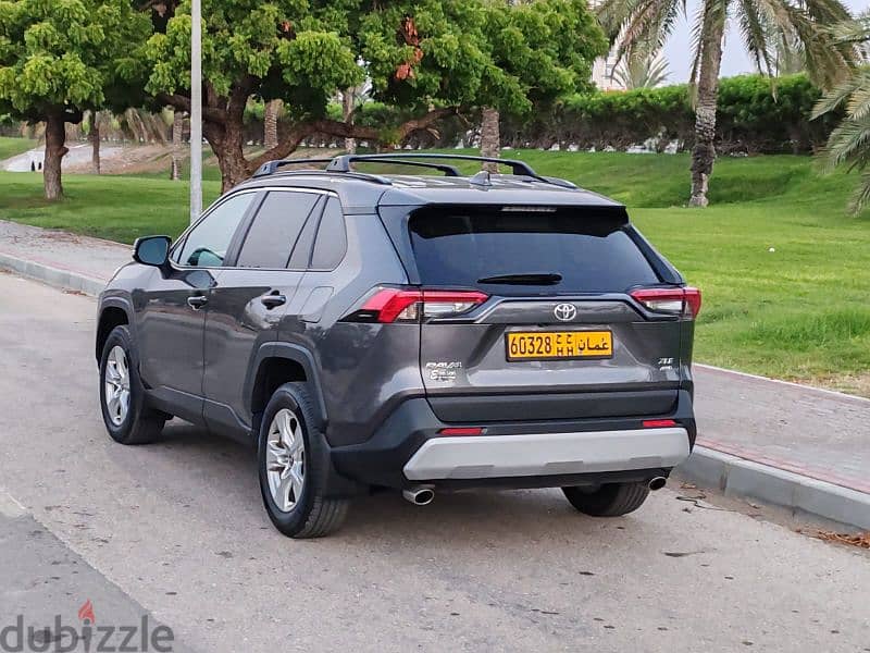 Toyota RAV 4 XLE 2021 3