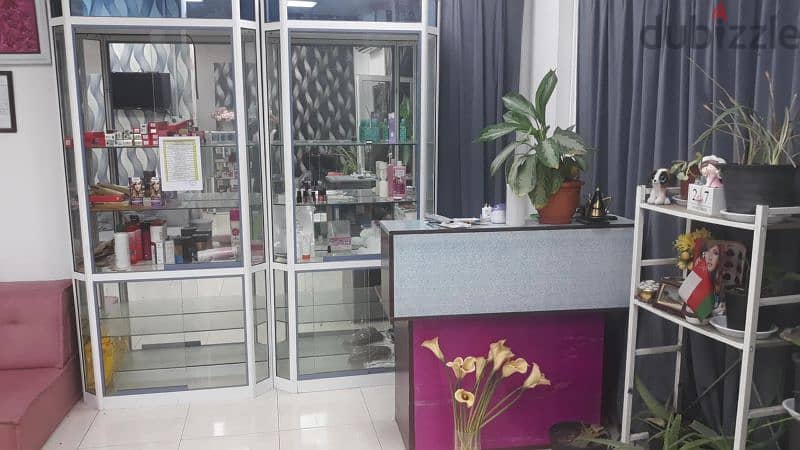 ladies salon for sale old n good 7