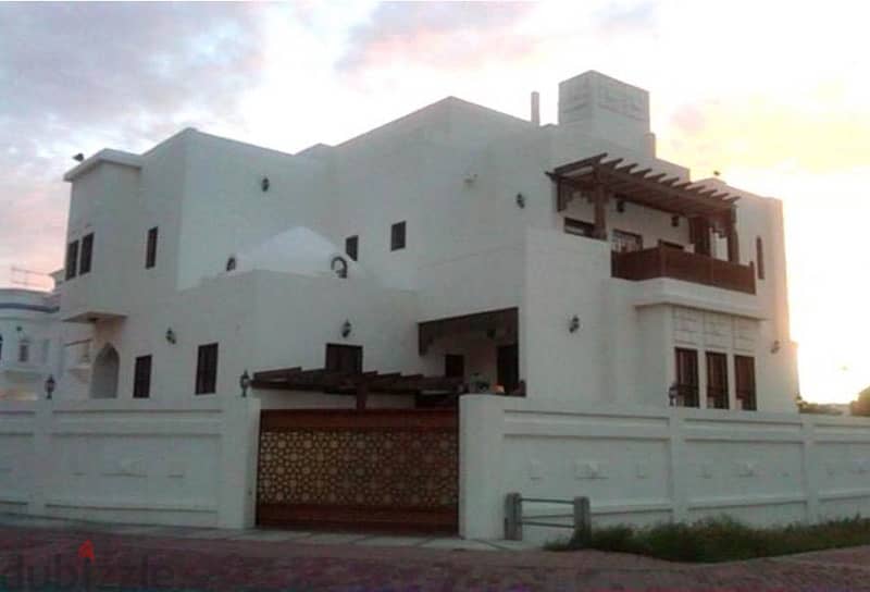 Luxurious villa for rent in Al Qurm Beach 8