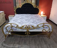 Luxurious And Comfortable King Size Bed With Medicated Spring Mattress