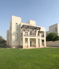 4 + 1 BR Luxurious Villa in Muscat Hills with Private Pool and Amazing