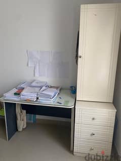 White Study Table in Good Condition 0