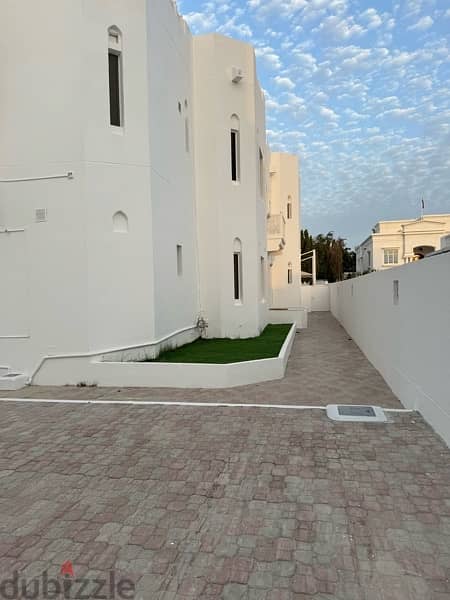 للإيجار فلا شاطئ القرم villa for Rent Shati Qurum 14