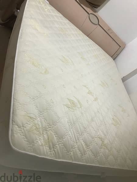 مرتبه ٢٠٠ في ٢١٠ جديده  بيع عاجل  urgent selling   matress 200 _210 4