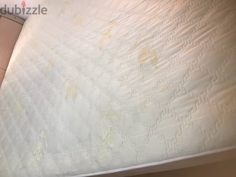 مرتبه ٢٠٠ في ٢١٠ جديده  بيع عاجل  urgent selling   matress 200 _210 5