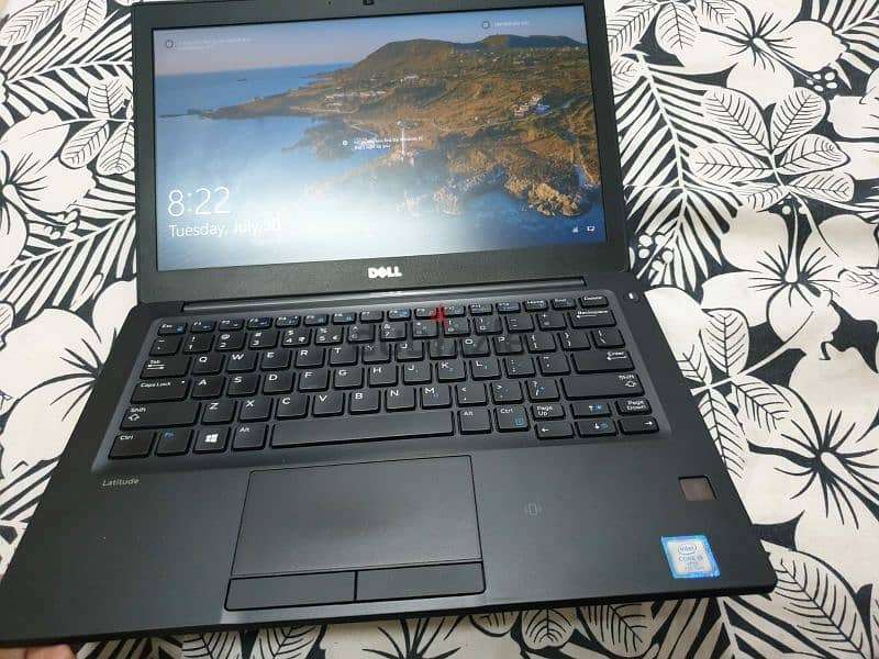 Dell latitude e7280 i5 7th gen 8gb ram. 256gb ssd 5