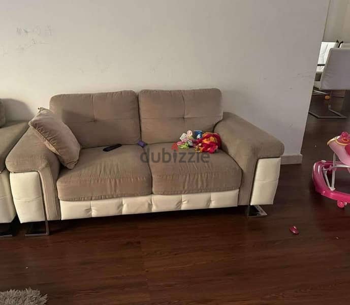 Comfirtable Sofa 0