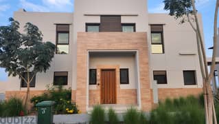 Townhouse with direct sea view in Jebel Sifah resort for sale