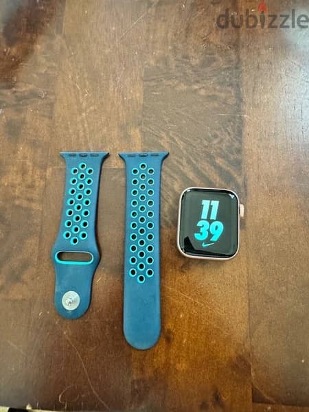 Apple Watch Series 5 in perfect condition. 0