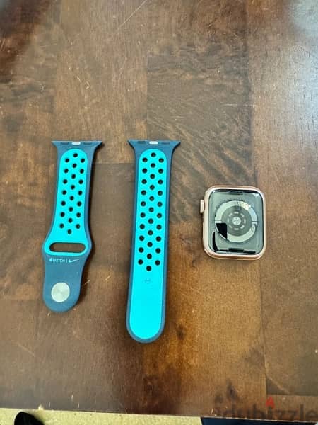 Apple Watch Series 5 in perfect condition. 1