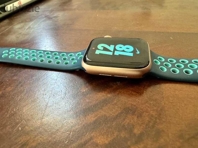 Apple Watch Series 5 in perfect condition. 2