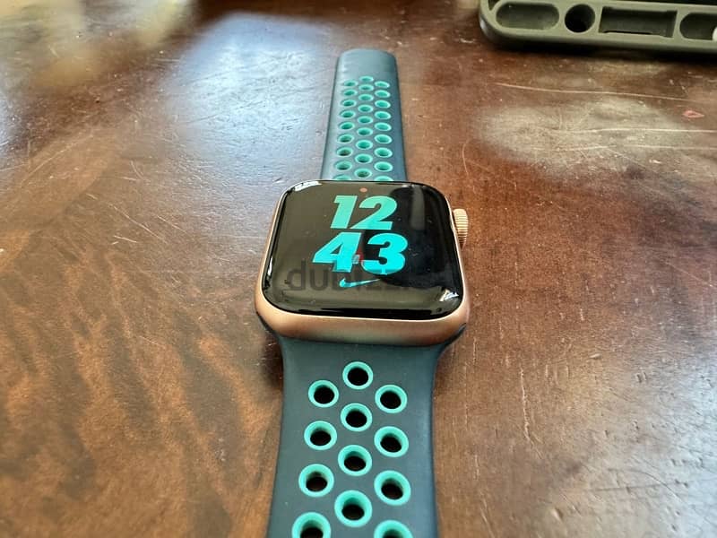 Apple Watch Series 5 in perfect condition. 3