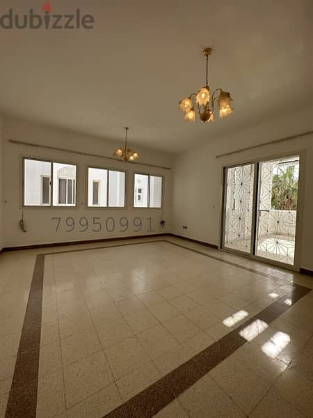 Beautiful Sea-View 5 BR Villa Available for Rent in Shatti Al Qurum 4