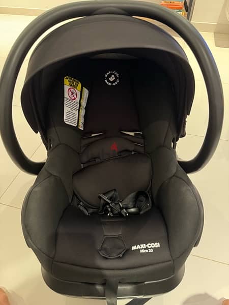 Maxi-Cosi Car Seat with Stand 3