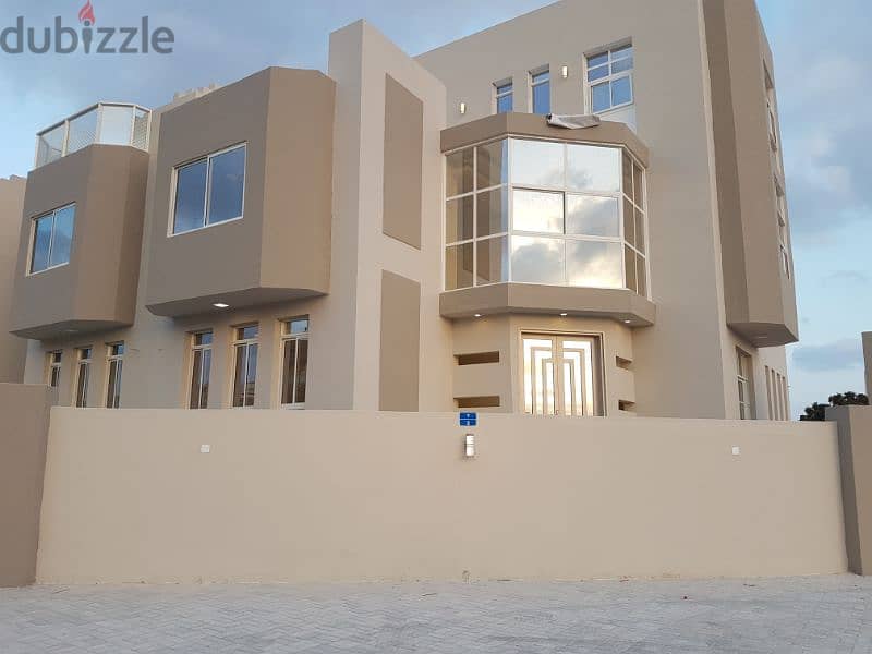 Luxury Villa at Awqad فيلا راقية للايجار 0