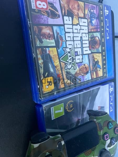 ps4 slim with controller and GTA V/ NFS rivals 0