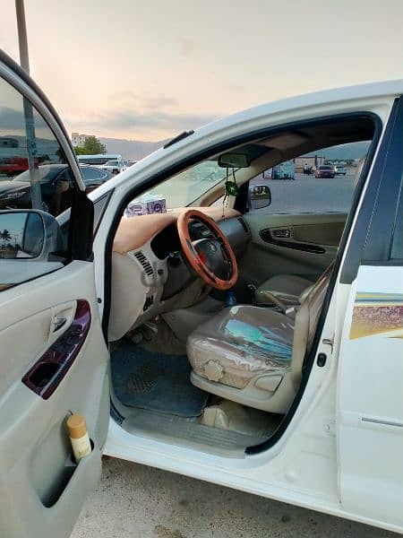 Toyota Innova 2011 5