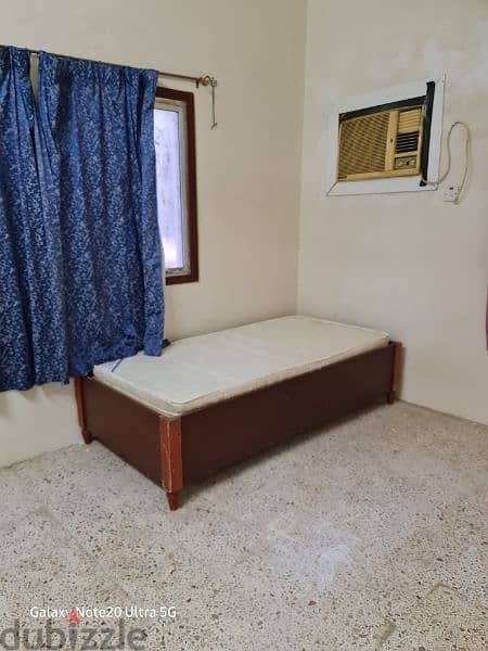 Big room with AC and near kuwaiti mosque wadi kabir. 1