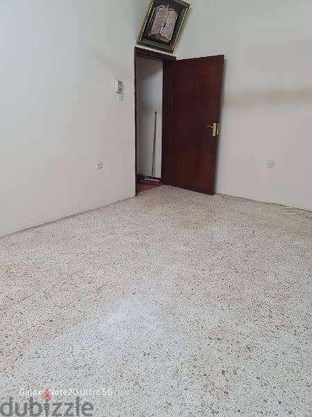 Big room with AC and near kuwaiti mosque wadi kabir. 2