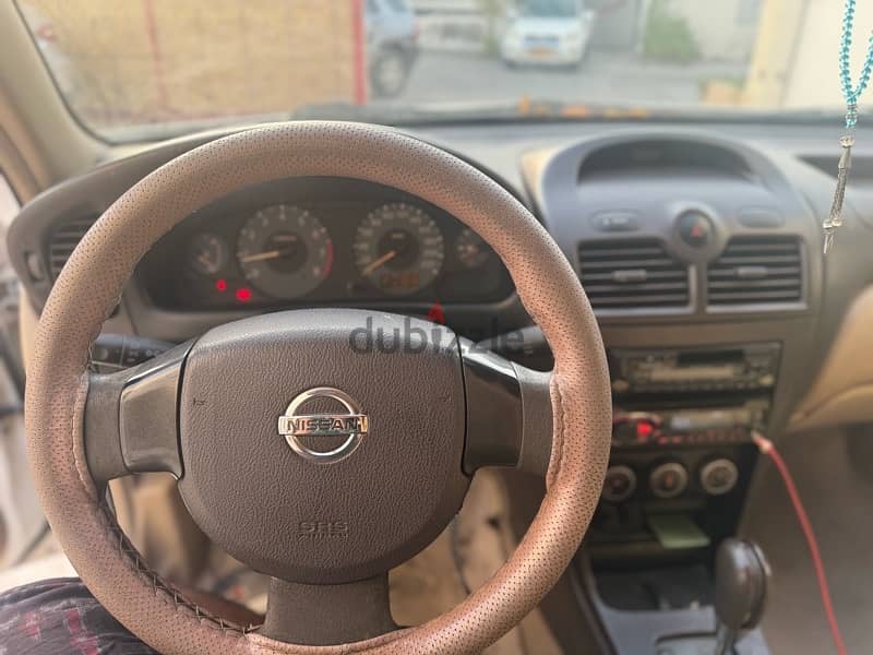 Nissan Sunny 2012 4