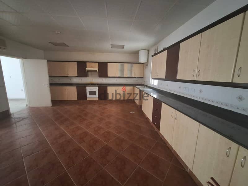 3BHK Spacious Penthouse Apartment for Rent in Al Khuwair - PPA350 12