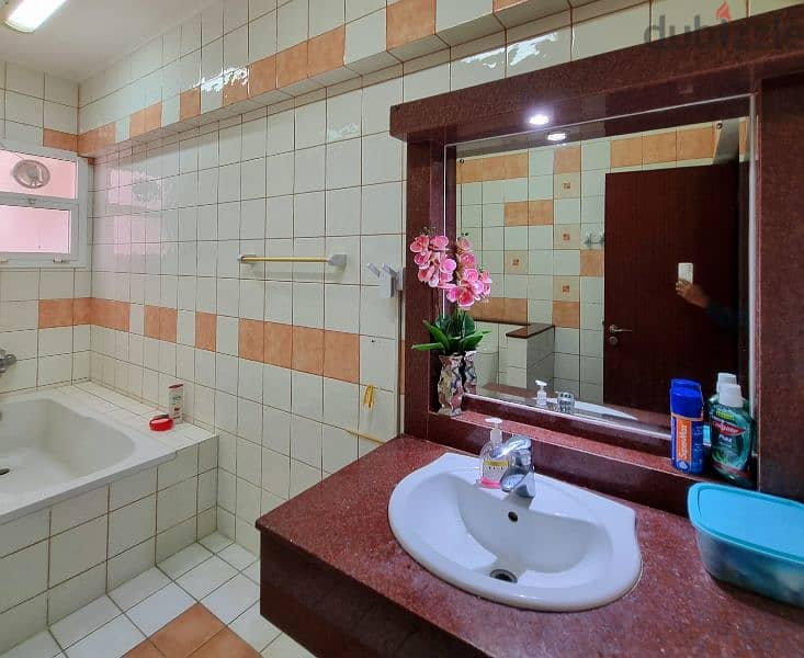 Sharing 2 BHK flat. 1 room attached toilet 1