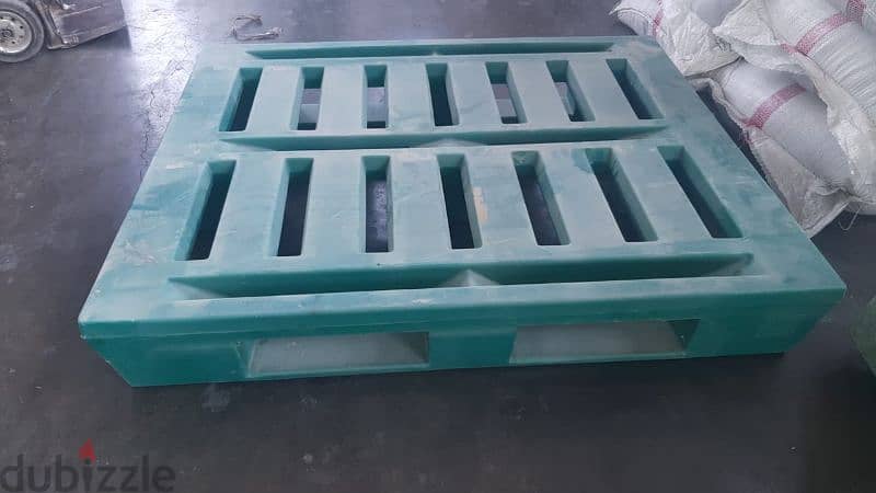 USED HEVEYDUTY PLASTIC PALLETS FOR SALE 0