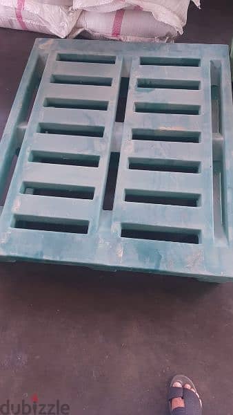 USED HEVEYDUTY PLASTIC PALLETS FOR SALE 6