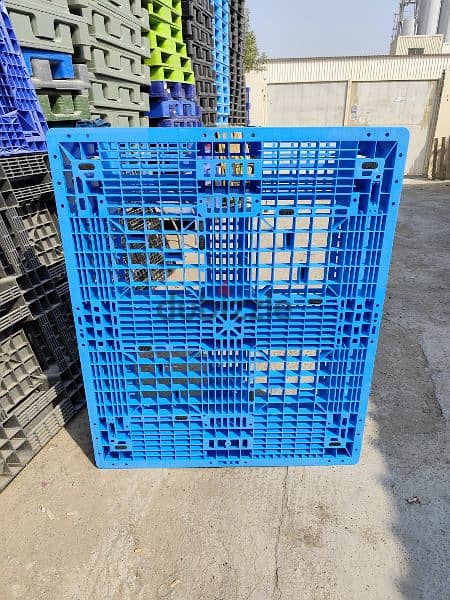 USED HEVEYDUTY PLASTIC PALLETS FOR SALE 7