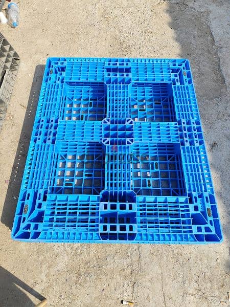 USED HEVEYDUTY PLASTIC PALLETS FOR SALE 9