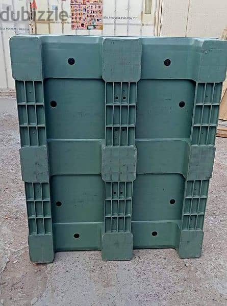 USED HEVEYDUTY PLASTIC PALLETS FOR SALE 12