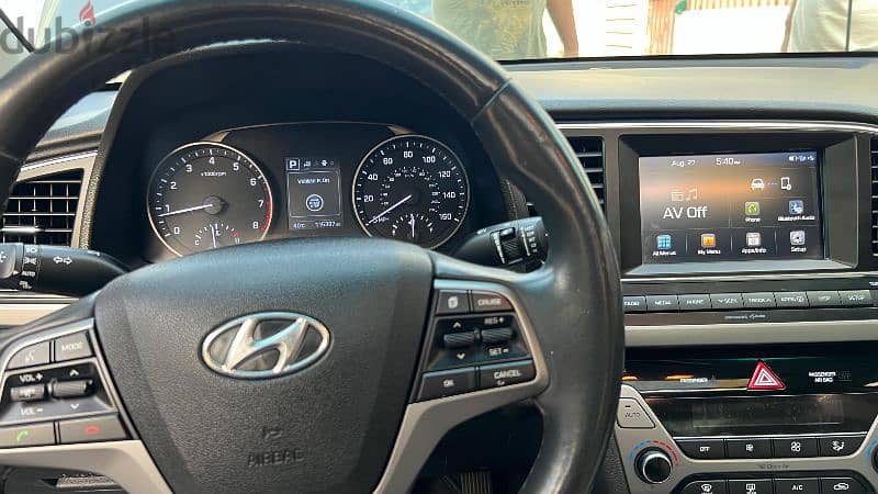 Hyundai Elantra 2018 10