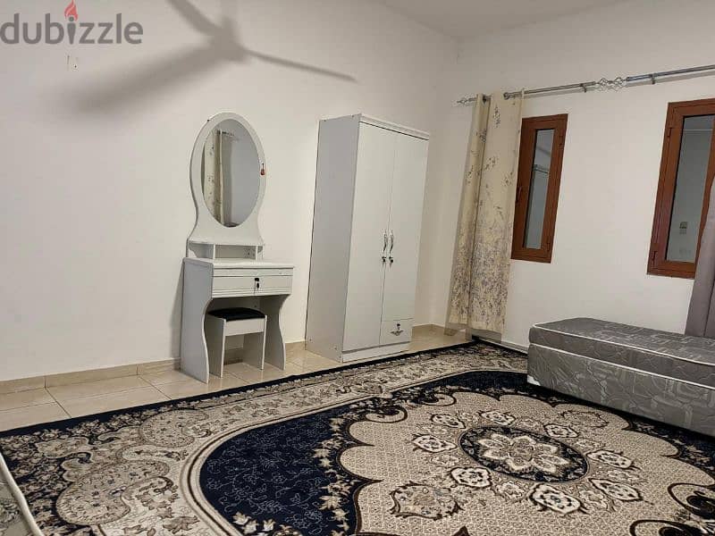 شقة للاجار في القرم Apartment for rent in Al Qurum 3