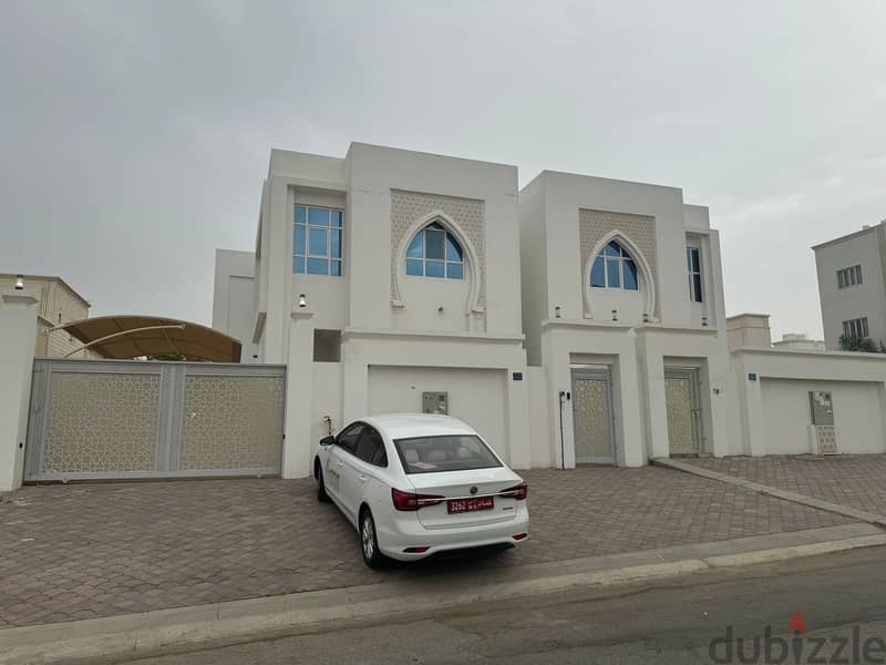 DOUBLE HEIGHT 4+1bhk Huge villa to let in Al Ansab Heights 1