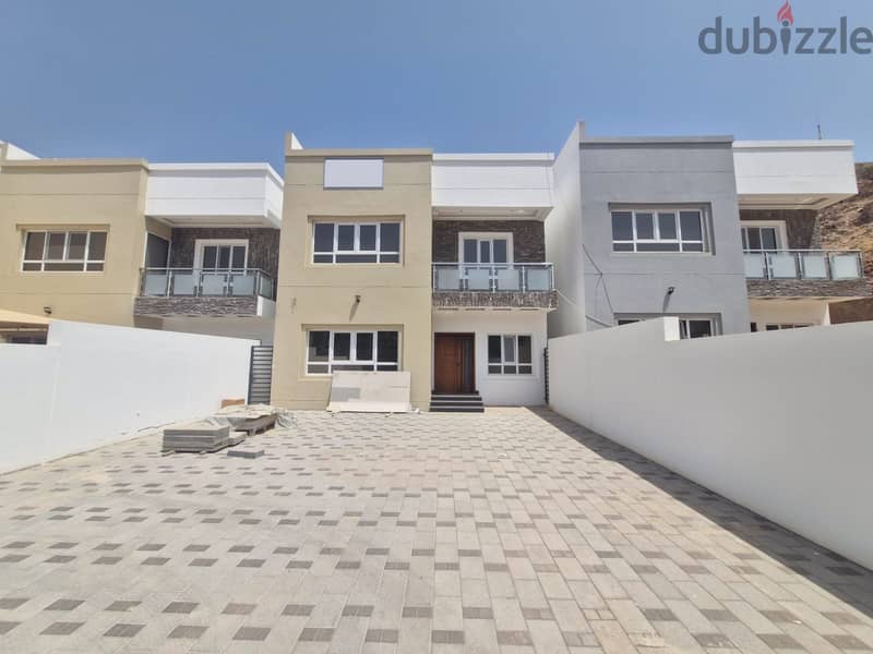 6 + 2 BR Amazing Villa Located in Al Muna Heights – Bosher 0