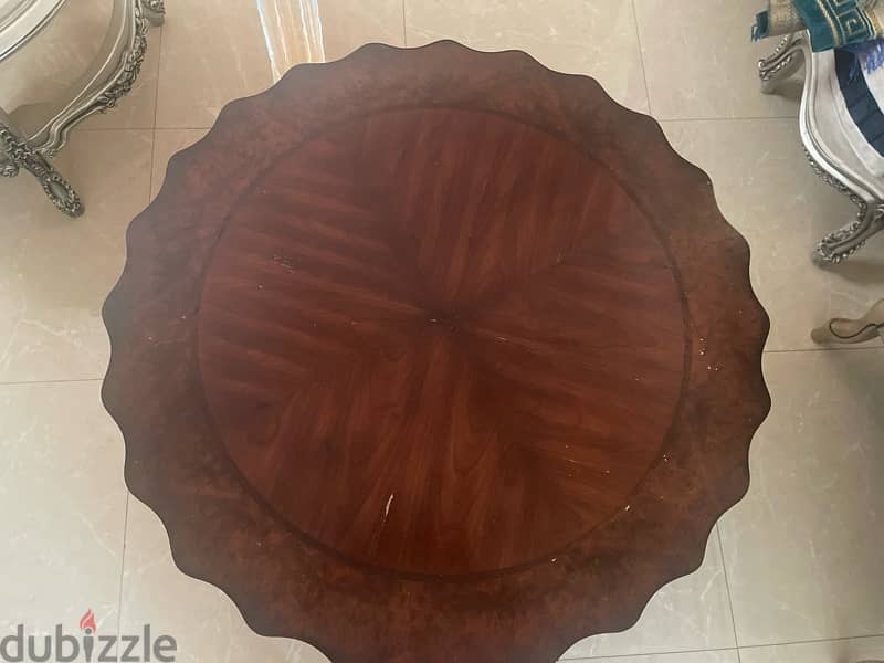 table in good condition 1