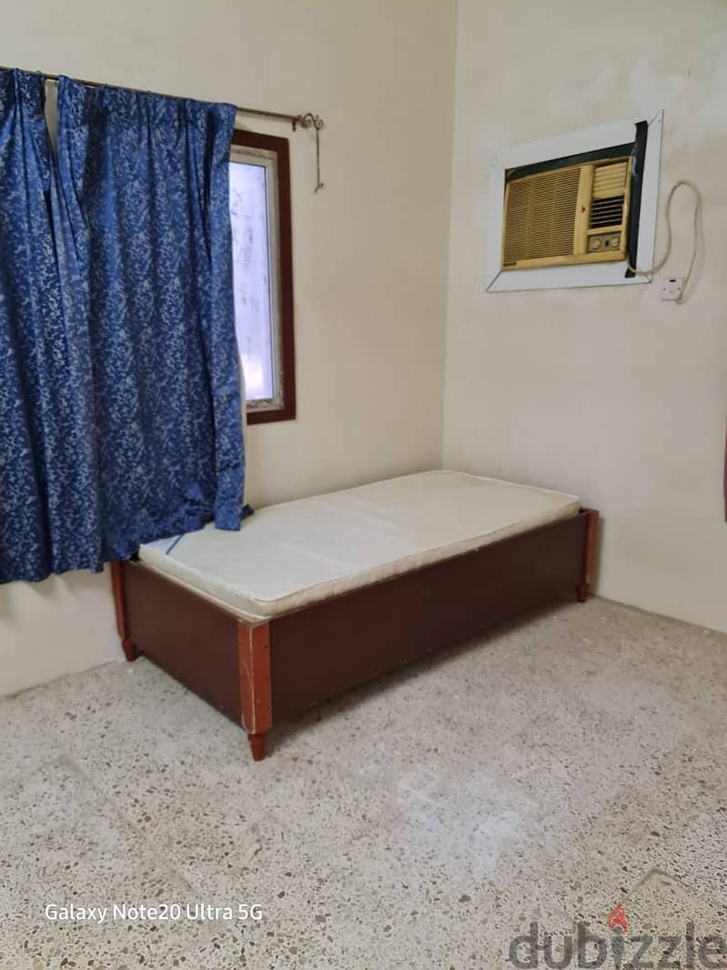 Big room with window AC near kuwaiti mosque wadi kabir 0