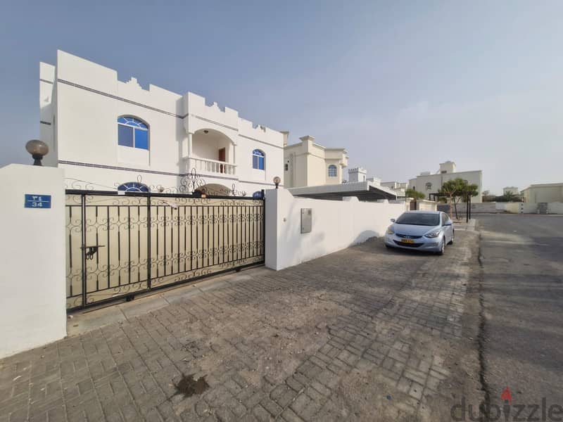 5 BR Lovely Villa in Amerat Close to Amenities 1