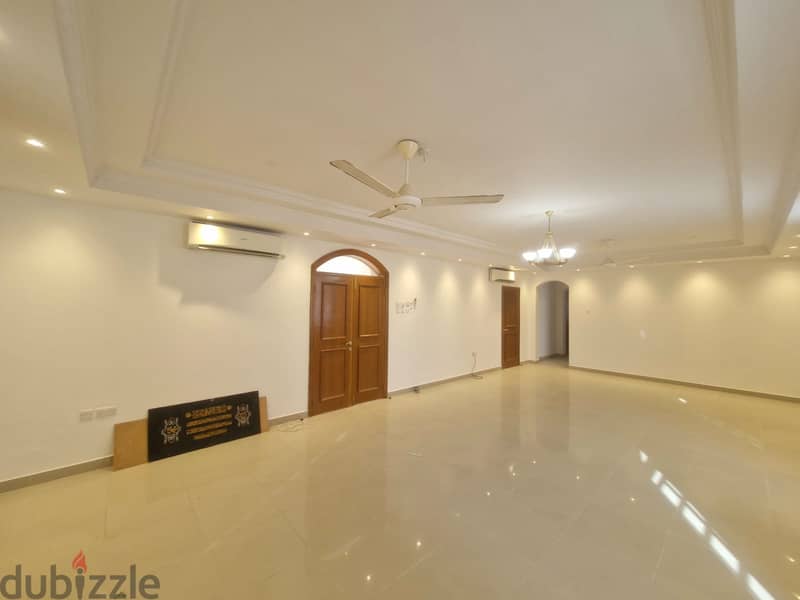 5 BR Lovely Villa in Amerat Close to Amenities 6