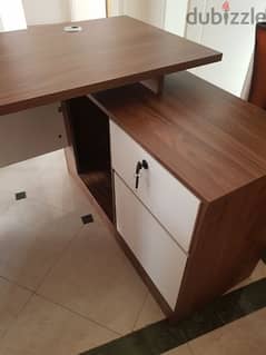 طاولة مكتبية استعمال خفيف/ Lightly used office table 0