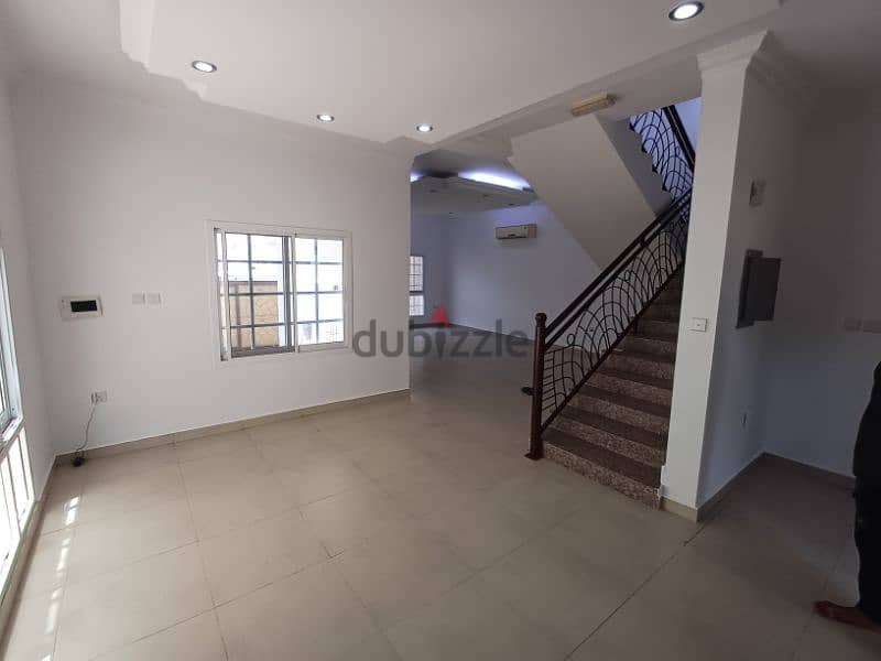 فيلا للأيجار الحيل الشماليه villa for rent alheel north 4