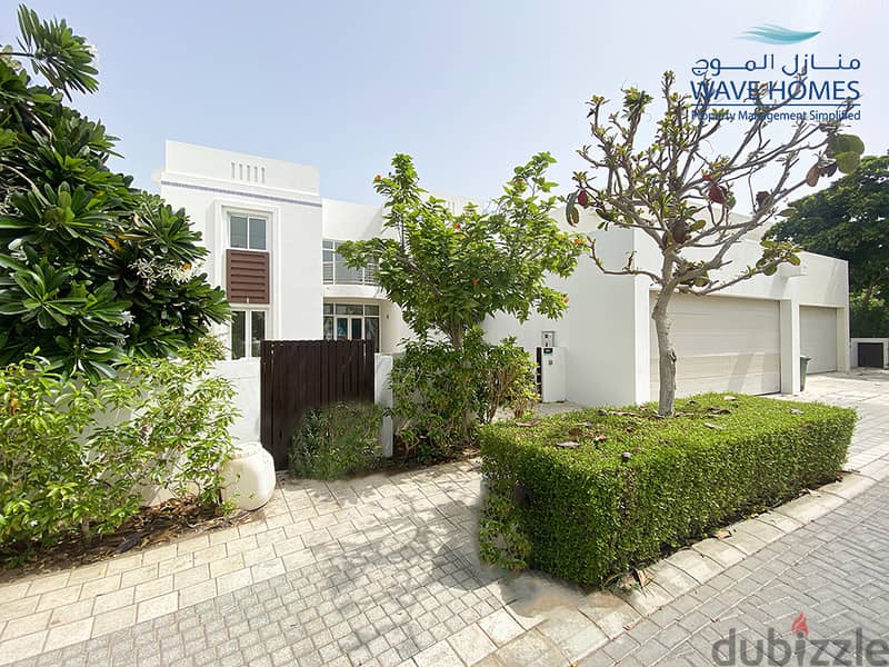 Spacious 5 Bedroom Villa for Sale in Al Mouj 0