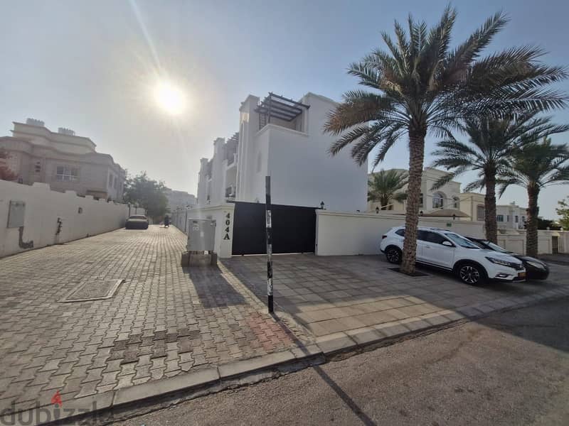 6 + 1 BR Luxury Villa in Al Ansab 0