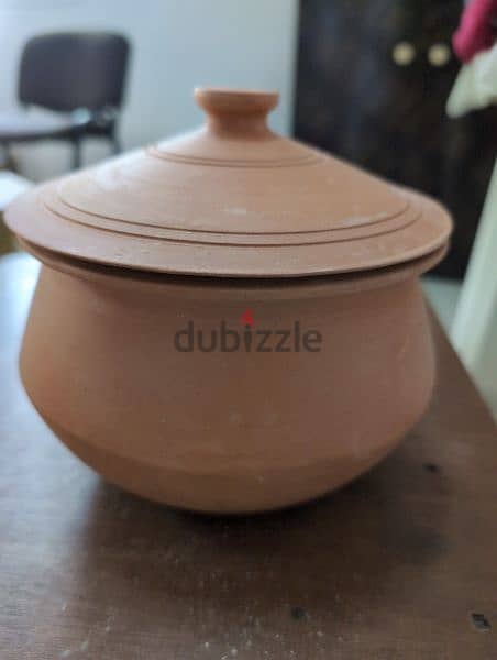 earthenware pot with lid 2