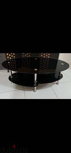 middle table excellent condition 0