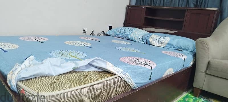 عرض يوم واحد سرير مستعمل مع مرتبة طبية جيدة فقط معا ب ١٠ ريال used bed 3