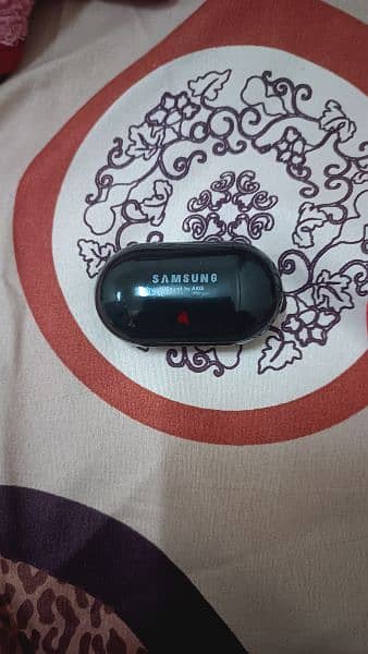 Samsung earbud 0