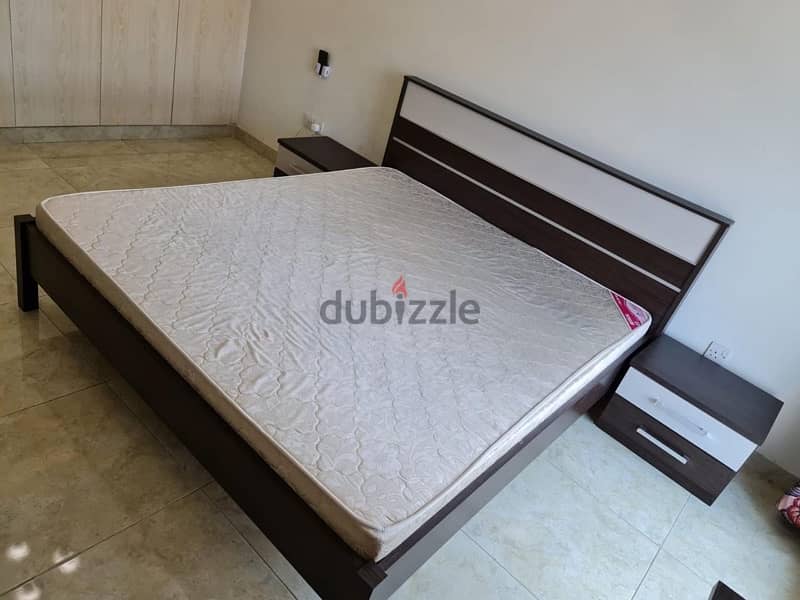 Bed room set without cubboard for urgent sale 4