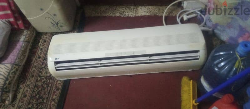 LG Ac good condition 1